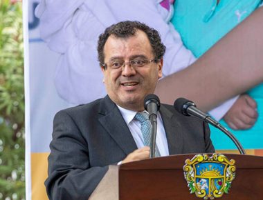 Gilberto Herrera ex rector de la UAQ va por el Senado