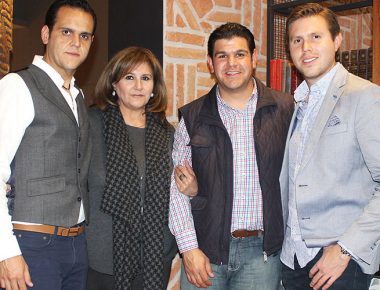 Patricio Sinecio celebra en grande…