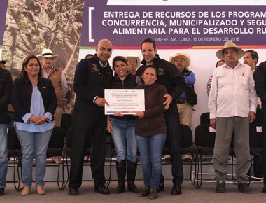 Reitera Francisco Domínguez apoyo al campo queretano