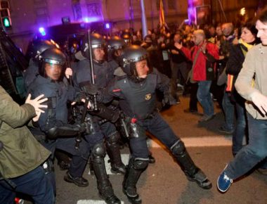 Reportan 17 heridos en manifestaciones pro Puigdemont en Barcelona