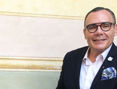 Daniel Espinosa presenta nueva colección diseñada para mamás