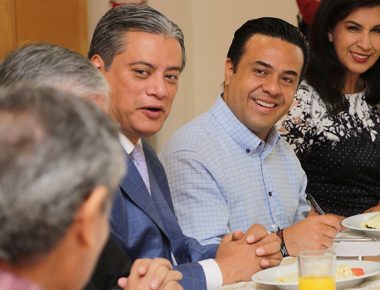 Se reúne Nava Guerrero con Asociación de Egresados del ITQ