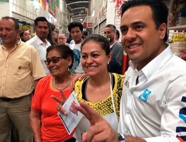 Dignificación de mercados y tianguis promete Luis Nava