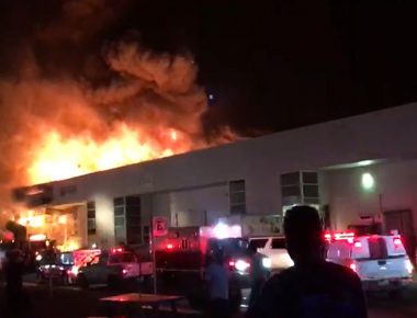 Reportan incendio en fábrica