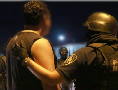 Son detenidos ocho policías que extorsionaban y robaban a ciudadanos