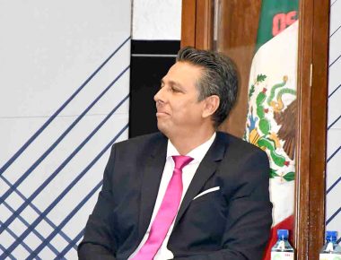 Diez orugas para conectar con QroBus, propone Osejo en segundo debate