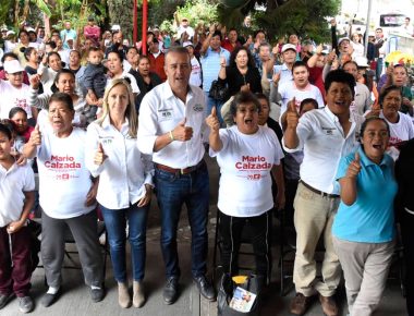 Garantiza Mario Calzada en Coyotillos, El Coyme y La Loma que aumentará el número de becas
