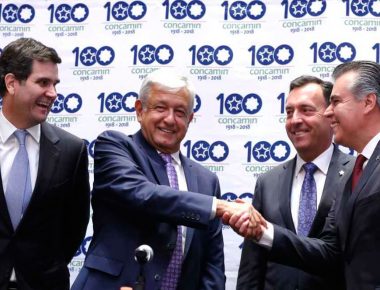 López Obrador se reúne con industriales
