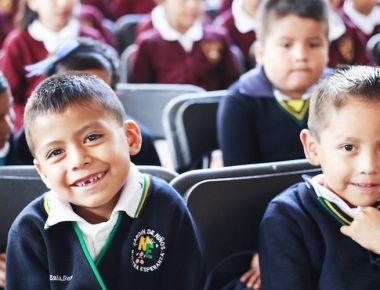 Paquetes escolares a 375 mil alumnos del estado: USEBEQ