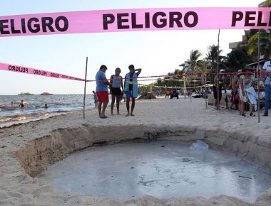 Se abre socavón en Playa del Carmen