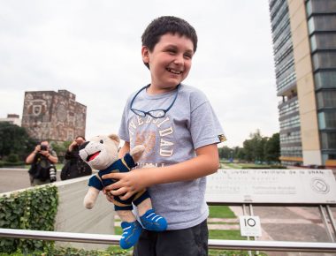 Así vivió su primer día en la UNAM Carlos, niño que cursará la carrera de Física Biomédica