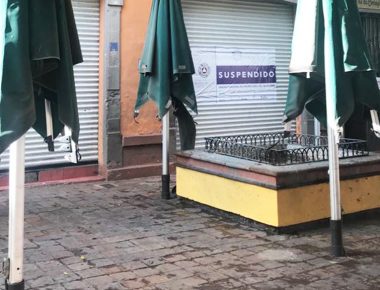 Clausuran diez comercios en Centro Histórico por colocación de mobiliario en vía pública