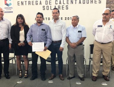 En Corregidora son beneficiadas 89 familias con entrega de calentadores solares