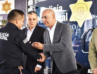Marcos Aguilar entrega más equipo a la SSPMQ