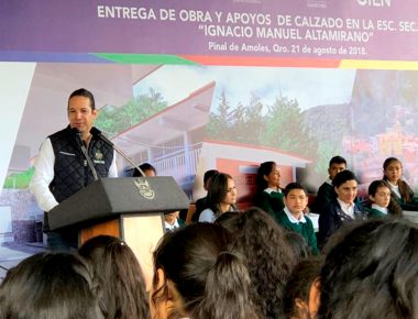 Arranca gobernador programas; Entrega de Calzado y Vales Económicos