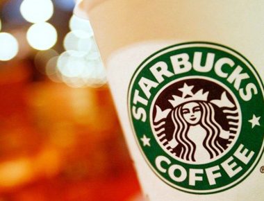 Starbucks abre su primera tienda operada por adultos mayores