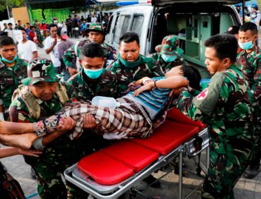 Terremoto de Indonesia deja más de 100 muertos