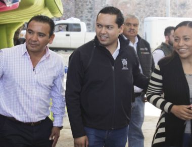 Benefician en Corregidora a dos mil 300 habitantes con vales económicos