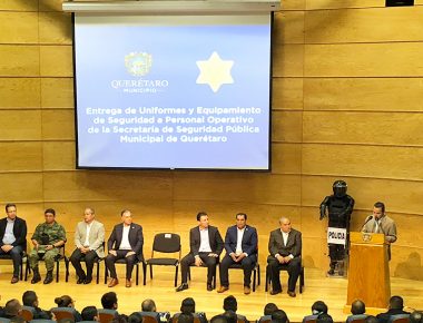 Equipan a policías municipales de Querétaro