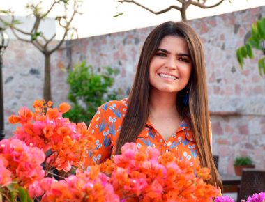 Mujeres nutridas nutriendo