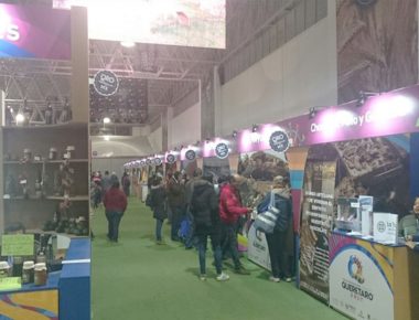 Naves ganaderas, refugio para migrantes ofrece Gobernador
