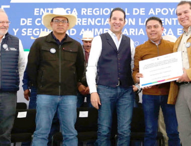 Francisco Domínguez Beneficia a Productores Agrícolas