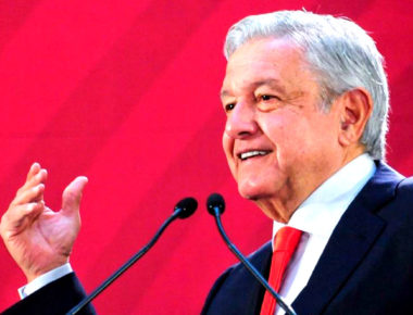 AMLO compra 571 pipas de gasolina a EU