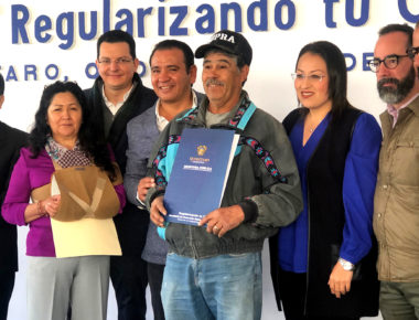 Entregan escrituras logrando así certeza jurídica