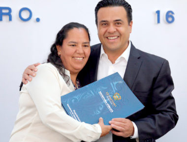 Gobierno Municipal de Querétaro hace entrega de escrituras