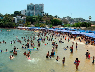 Cinco Playas de Acapulco pondrían en peligro la salud de vacacionistas