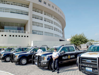 Reciben Policías Municipales de Querétaro vehículos y equipo de radiocomunicación