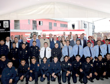 Reciben Unidad Cisterna el H. Cuerpo de Bomberos de San Juan del Río