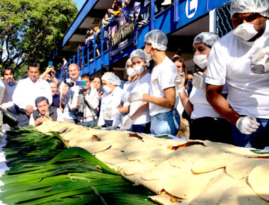 Municipio de Querétaro romperá récord Guinness con el taco más grande del mundo