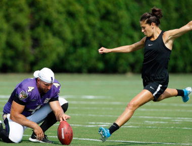 Carli Lloyd esta considerando ser la primera mujer en la NFL