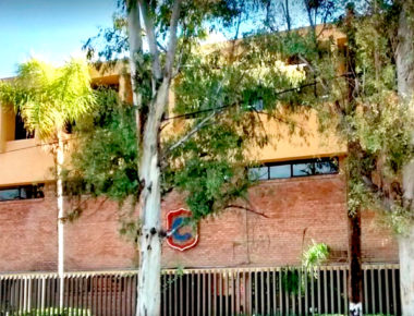 Estudiante ingresa armado a su plantel escolar y dispara contra su maestra y compañeros
