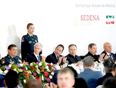 Asiste Gobernador de Querétaro al CV Aniversario de la Fuerza Aérea Mexicana