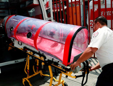 Mexicanos desarrollan cápsula para traslado de personas con COVID-19