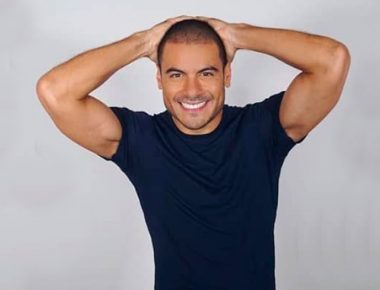 Carlos Rivera cambia de look en cuarentena