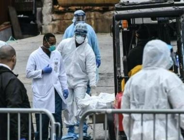EE.UU. supera a China en número de decesos por coronavirus