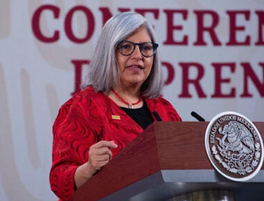 Entrega Secretaría de Economía créditos a casi 300 mil microempresarios