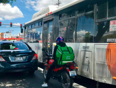 Infraccionan a 300 automovilistas en la capital queretana