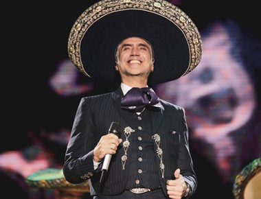 Alejandro Fernández y otros artistas darán concierto virtual para festejar a mamá