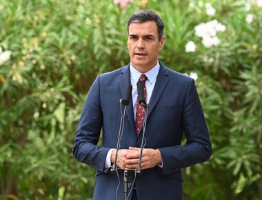 España presenta un plan de cuatro fases para flexibilizar el aislamiento
