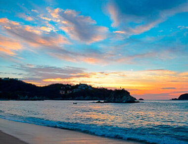 Playas en Huatulco abrirán el 15 de junio solo para turismo local