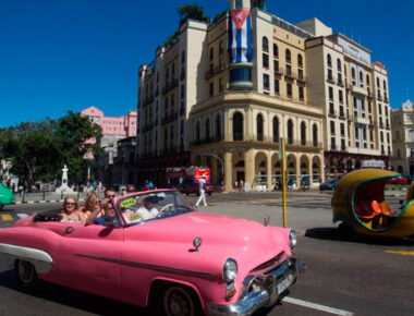 Cuba comienza reapertura de comercio y turismo ante pandemia