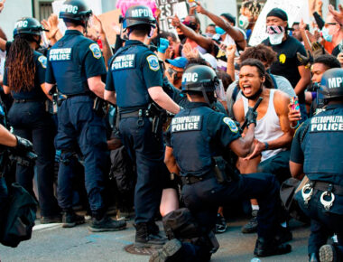 Trump presenta decreto contra abuso policial