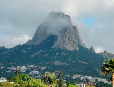 Acceso a Peña de Bernal sigue cerrado; el Pueblo Mágico abre sus puertas