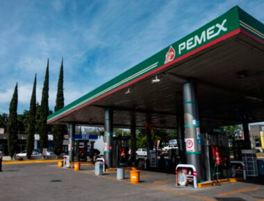Pemex vendió 60% menos de gasolina durante mayo