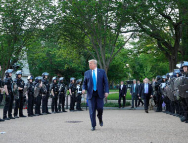 Trump anuncia despliegue de soldados en Whashington