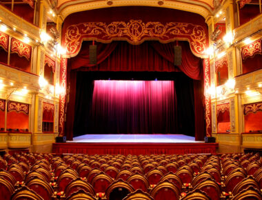 Teatros alistan medidas para la primera llamada